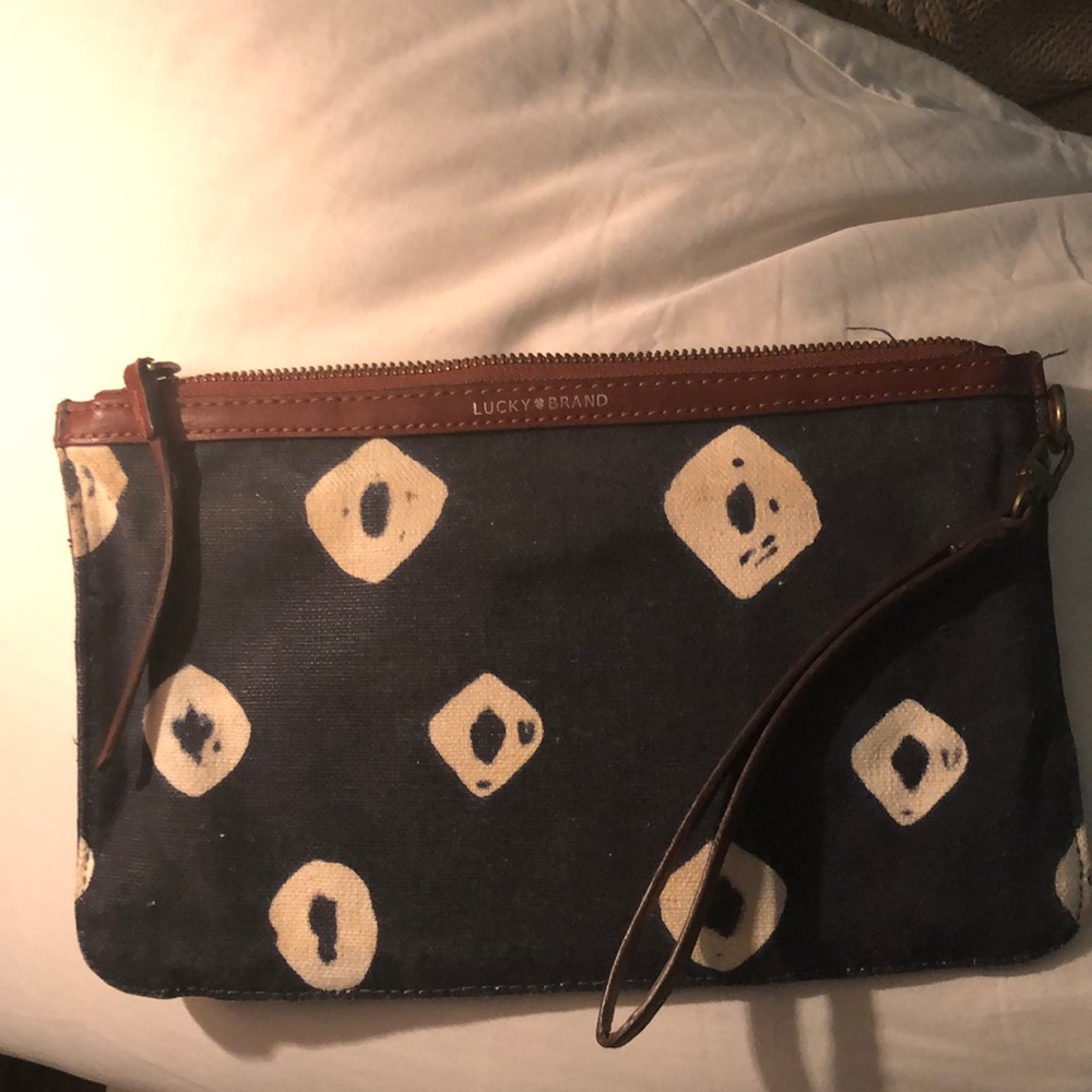 Wristlet/clutch